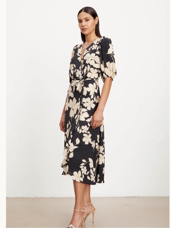 Velvet by Graham & Spencer Dresses & Skirts - Velvet by Graham and Spencer Floral Wrap Dress Size S